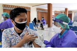  Ratusan Pelajar Ikuti Vaksin Dosis Kedua di Lanud Adisutjipto  