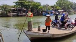 Rayakan HUT RI, Penarik Perahu di Kendal Gratiskan Jasa Penyeberangan 