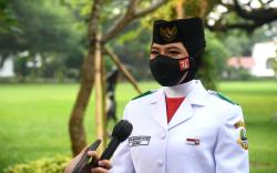Dua Wakil Jabar Kibarkan Sang Saka Merah Putih di Istana Merdeka<