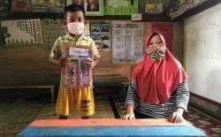 Potret Gigihnya Perjuangan Para Guru Mengajar di Tengah Keterbatasan Pandemi Covid-19