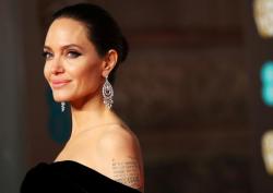 7 Artis Dunia yang Menerima Gelar Bangsawan dari Ratu Elizabeth II, Ada Angelina Jolie!