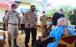 Suku Anak Dalam di Pelosok Perbatasan Sumsel - Jambi Mulai Disuntik Vaksin 