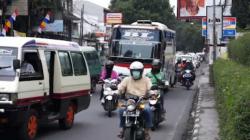 Weekend, Jalur ke Kawasan Wisata Lembang Dipadati Kendaraan Jabodetabek<