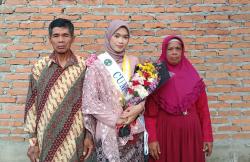 Anak Buruh Tani Lulus Cumlaude UNY, Begini Perjuangannya