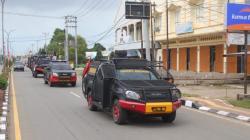 Patroli, Kendaraan Taktis Brimob Lalu Lalang di Jalan Raya Kota Merauke