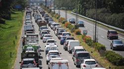 Macet Panjang Imbas Pemberlakuan Ganjil Genap di Pintu Keluar Tol Kota Bandung