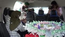 Tangis Pilu Istri Pratu Sul Ansyari Korban Serangan KKB saat Jenazah Tiba di Makassar