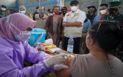 Menkop UKM Dukung Vaksinasi bagi UMKM dan Masyarakat di Kaki Gunung Sukabumi