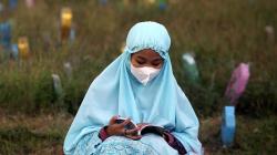Bacaan Doa Ziarah Kubur Orang Tua Lengkap Teks Arab, Latin, dan Artinya