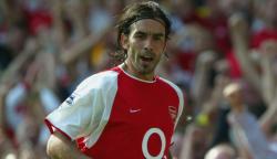 Robert Pires Sebut Bek Paling Menakutkan: Dia Tendang Saya Sepanjang Laga