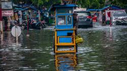 Drainase Buruk, Jalanan Rangkasbitung Tergenang Air hingga 60 Sentimeter
