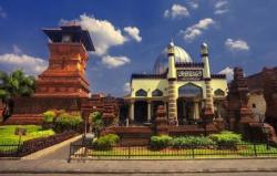 7 Tempat Wisata di Kudus, Jelajahi Keindahan Budaya dan Religi<