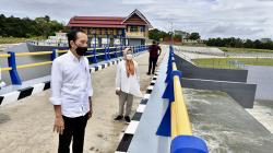 Presiden Jokowi Didampingi Ibu Negara Resmikan Bendungan Paselloreng