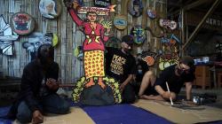 Komunitas Serikat Mural Surabaya Ubah Kardus Bekas Menjadi Wayang