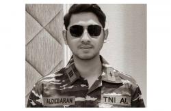 Arya Saloka Berpakaian ala TNI AL, Netizen Sebut Mirip Song Joong Ki