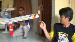 Pemuda Asal Kendal Ini Buat Pesawat  Aeromodelling dengan Gabus Pembungkus Buah