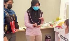 Detik-Detik Penangkapan Selebgram Vulgar, Digerebek saat Live Nyaris Tanpa Busana