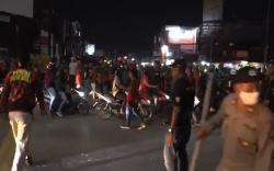 Bentrok Ormas dengan Karang Taruna di Bekasi, Pedagang Pasar Panik<