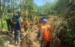 Tertimbun Longsor, Jalan Utama Pagaralam - Lahat Macet 3 Kilometer