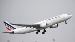 Terdengar Ledakan Disusul Asap, Pesawat Boeing 777 Air France Mendarat Darurat