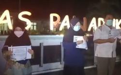 Kutuk Aksi Brutal KKB di Papua, Nakes Situbondo Nyalakan Lilin dan Gelar Doa Bersama <