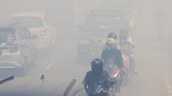 Kota Banjarbaru Tertutup Kabut Asap, Kebakaran Lahan Mendekati Permukiman Warga