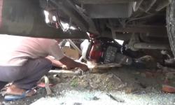 Truk Fuso Oleng Tabrak Rumah dan 3 Kendaraan di Jombang, 1 Korban Luka