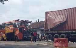 Polisi Buru Pengemudi Truk Kontainer yang Kabur Usai Kecelakaan dengan Bus di Kulonprogo