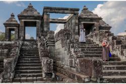  Tak Patuhi Aturan, Ratusan Pengunjung Ditolak Masuk Candi Ratu Boko