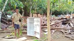 Warga di Walenrang Utara Luwu Kembali ke Lokasi Banjir Cari Sisa Barang Berharga