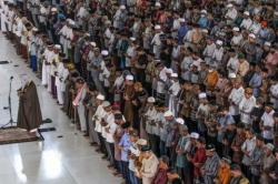 Niat Sholat Jumat, Arab, Latin, dan Artinya Lengkap Tata Cara Beserta Syaratnya