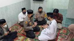 Tahanan di Polsek Ujung Pandang Menikahi Kekasihnya di Musala Kantor Polisi