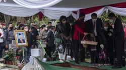 Pemakaman Politisi PDIP Sabam Sirait di TMP Kalibata