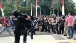 Kronologi Polisi Banting dan Injak Mahasiswa di Tangerang