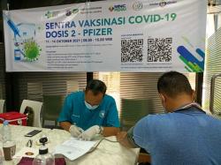 Warga Antusias Disuntik Vaksin Pfizer di Sentra Vaksinasi MNC Peduli