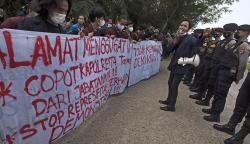 Kecam Polisi Banting Demonstran, Puluhan Mahasiswa Datangi Polda Banten