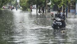 Bekasi Banjir, Ketinggian Air di Taman Narogong Indah Selutut Orang Dewasa