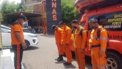 Nekat Seberangi Sungai Citarum Karawang, Pria asal Lampung Hilang Terseret Arus<