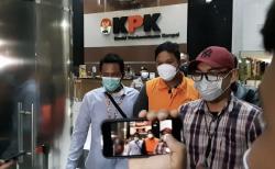 Ini Penampakan Bupati Kuansing Riau Pakai Rompi Tahanan KPK