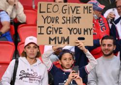 Viral Fans Bocah PSG Minta Jersey Lionel Messi Ditukar Sama Ibunya