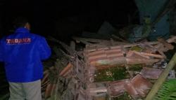 Diterjang Hujan Deras, Rumah di Pangandaran Ambruk, Penghuni Luka-luka