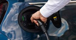 Perbandingan Biaya Perawatan Mobil Listrik dan Bensin setelah 3 Tahun, Ini Paling Murah