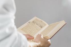 Hukum Baca Alquran dengan Tajwid Fardhu Ain atau Fardhu Kifayah? Begini Kata Ulama