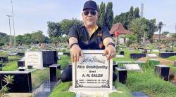 Kunjungi Makam Istri, Indro Warkop Tulis Pesan Haru: Semoga Kita Ketemu di Akhirat