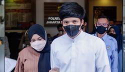 Ajarkan Anak sejak Dini, Atta Halilintar dan Aurel Hermansyah Libatkan Anak saat Berkurban