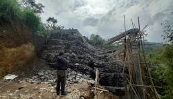 Terkena Gerakan Tanah, Gerai ODTW Panyaweuyan Majalengka Senilai Rp4 Miliar Roboh<