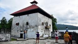 Mengunjungi Benteng Amsterdam Peninggalan Belanda di Kabupaten Maluku Tengah