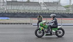 Gaya Presiden Jokowi Naik Kawasaki W175 Jajal Sirkuit Mandalika