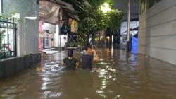 Hujan Deras, Bangka Jaksel Terendam Banjir Sepaha Orang Dewasa