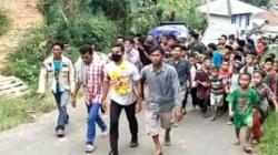 Lolos Tamtama TNI AD, Anak Penjual Gula Diarak Warga saat Pulang Kampung